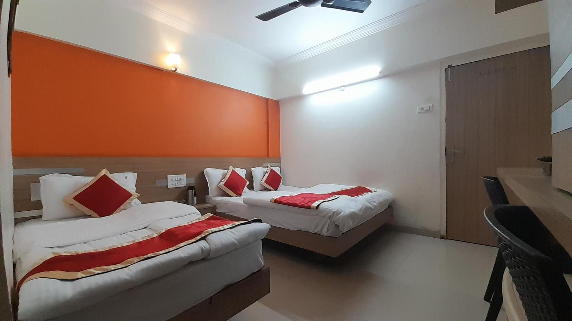 Hotel S K Palace Mahabaleshwar Exterior photo