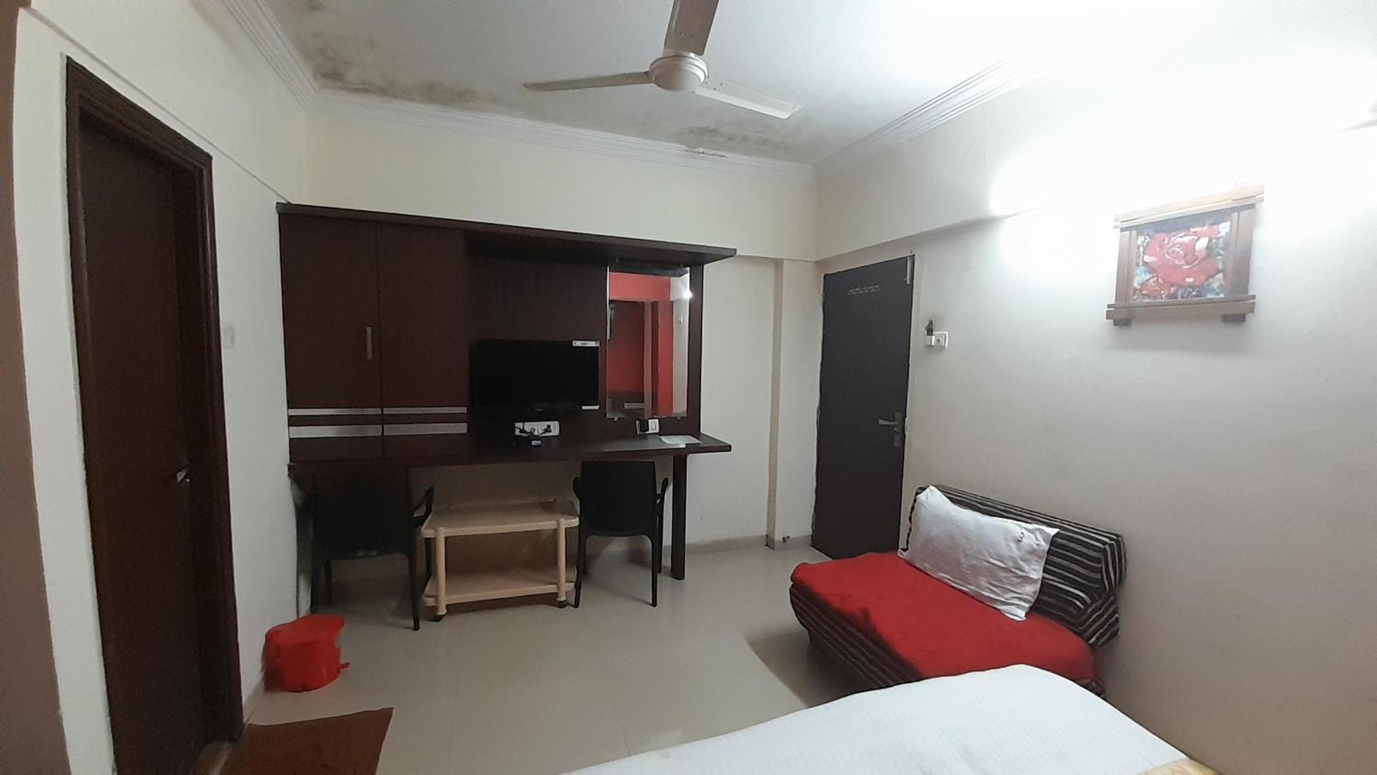 Hotel S K Palace Mahabaleshwar Exterior photo