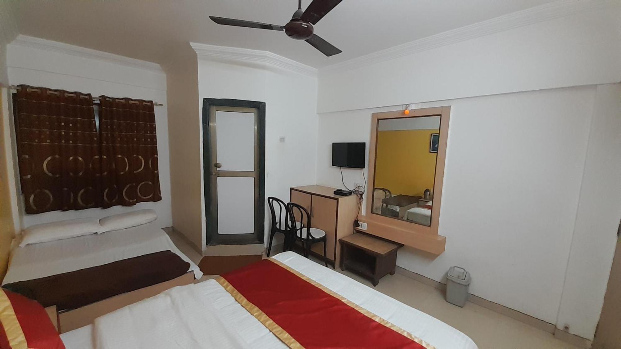 Hotel S K Palace Mahabaleshwar Exterior photo
